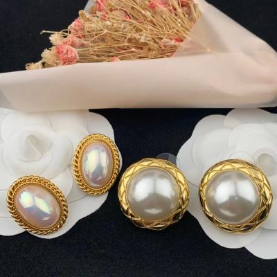 China FASHIONABLE New Arrival Big Pearl Copper Earring Set Pearl Gold Earrings for sale