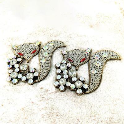 China Handmade Rhinestone Beads Fox Sew On Applique Apparel Embroidery Fox Patch Beaded Animal Patches For Jackets for sale