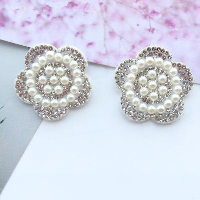 China Handmade Rhinestone Bead Flower Sew On Applique Apparel Embroidery Flower Beaded Heart For Jackets for sale