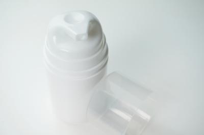 China 30ml 50ml80ML 100ML 150Ml Snap On Cylindrical Airless Pump Bottles White PP Plastic Material à venda