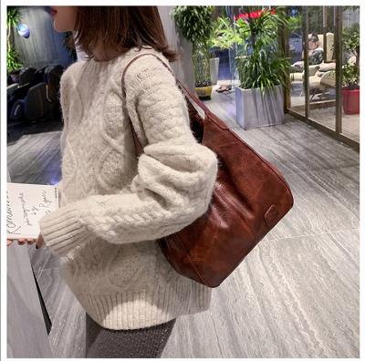 China 2021 European and American single bag 4812 retro shoulder bag packing large capacity waterproof soft leather shoulder bags for sale