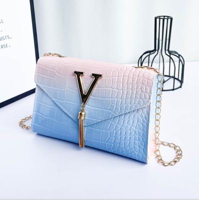 China 2021 Fashion 2021 Gradient Crocodile Bag V-pattern Waterproof Female Korean Simple Diagonal Chain Pendant Shoulder Small Bag 145 for sale