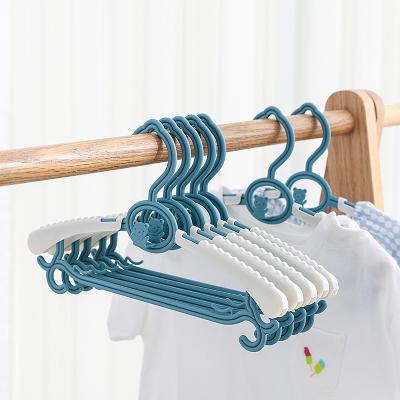 China Household Bathroom Wardrobe Plastic Hanger Coat Hanger Hanger for Baby and Kids Non-slip Clothes for sale