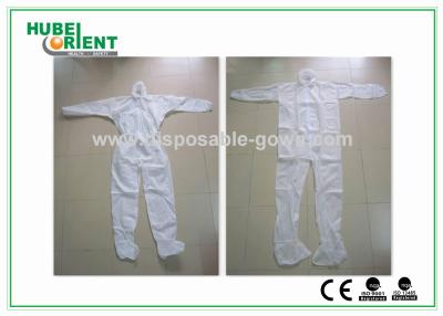 China Trajes de trabajo de seguridad de un solo uso impermeables de tejido no tejido/SMS/MP con capucha y cubierta para los pies en venta