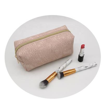 China Newest Fashion Elegant Cosmetic Bag Ladies Bridal Lace Clutch Clips Floral Hollow Stand Up Makeup Pouch for sale