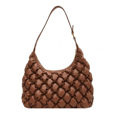 China Fashion PU dumpling leather quilted shoulder bag\sale winter style half-moon armpit bag women\`s durable warm simple handbag for sale