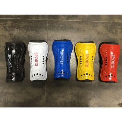 China Lightweight Durable Breathable Customized Logo Plastic Breathe Sports Football Shin Guard Anti-Slip Protective Leg Football Shin Guards For Adults Teenager for sale