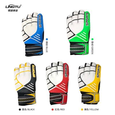 China finger & Thumb Pad Customized Logo Cushioning Soccer Gloves Anti-Slip Latex Palm Soccer Goalie Sticky Training Gloves For Adults for sale