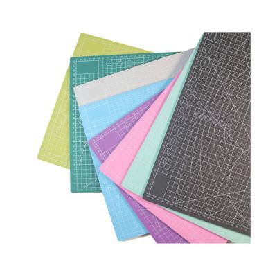 China Flexible Plastic Cutting Mat Self Healing A1 Mat Cutting Mat Office And School Supplies Art Pottery Tool Modeling Anti-Slip for sale