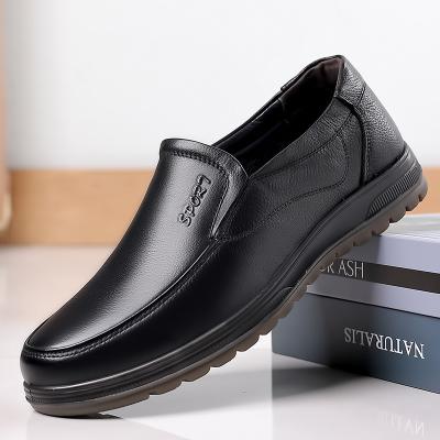 China Latest Design Hand Made Outdoor Fashion Men's Casual Genuine Leather Shoes Round for sale