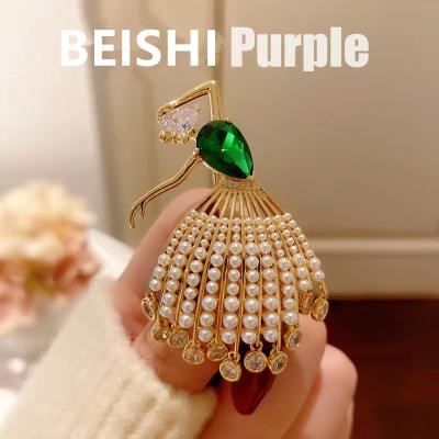 China HOT the pearl zircon water droplets vintage news women's skirt dance girl French green brooch brooches 332 for sale