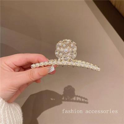 China French fashion camellia pearl head go grab to hold the female large temperament of the clip hairpin headdress high-end metal for sale