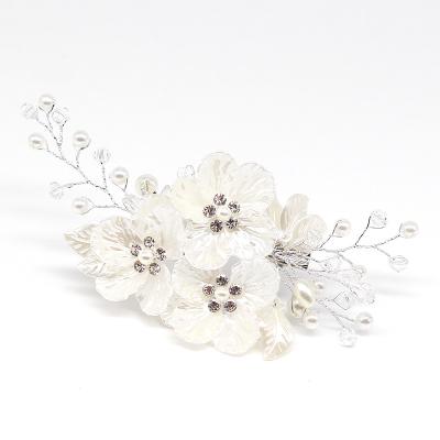 China White hot European style pearl bride headdress handmade by Korean white flower edge clip dress accessories for sale