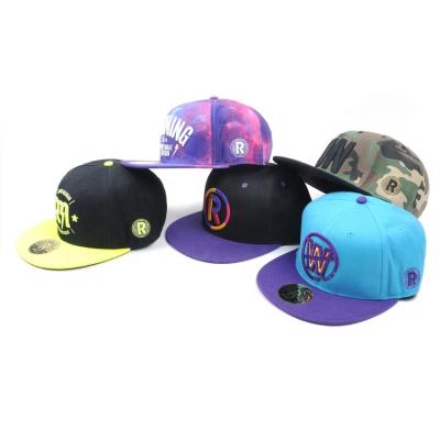 China Men's COMMON Custom Multicolor Sticker Logo Embroidery Hat 3D Hip Hop Leisure Fashion Hip Hop Flat Brim Sports Baseball Cap Snapback Hats for sale