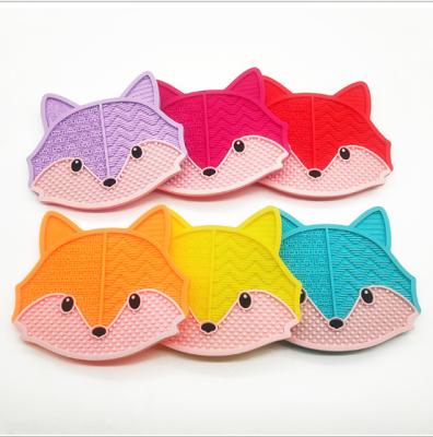 China Factory Supply Eco-friendly Fox Shape Silicon Brush Make Up Brush Cleaning Carpet Pad for sale