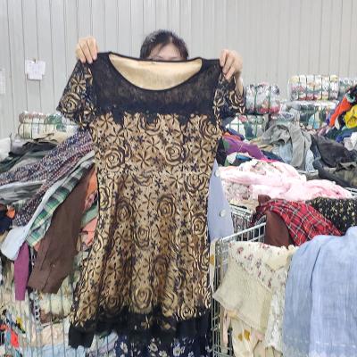 China Hot sale fashionable used clothing second hand dress used clothes women wholesale used clothing in South Korea for sale