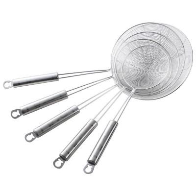 China Sustainable Wholesale Bulk Home Kitchen Used Multiple Sizes Frying Stainless Steel Strainer With Long Handle for sale