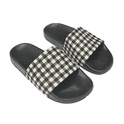 China 2020 new fashion trend plaid slippers summer sandals and indoor slippers women for sale