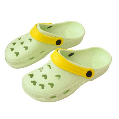 China CUSHIONING 2021 Summer Men's Hole Sandals Men Shape Cavity Mesh Shoes Beach Platform Flat Casual Shoes for sale