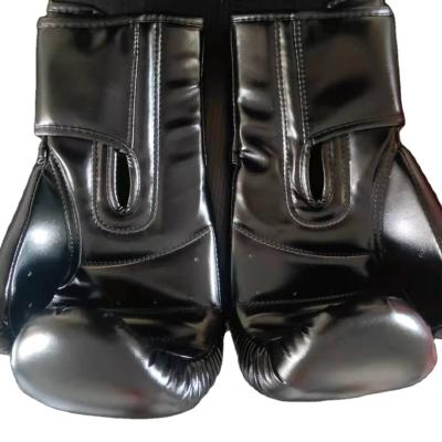 China Comfortable boxing glovesFashion pu leather boxing gloves forming new martial arts OEM black red logo for sale