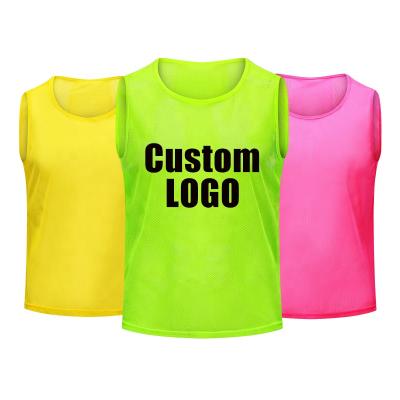 China Shirts & Tops Wholesale High Quality Numbered Bibs Sports Cheap Custom Tank Tops Aprons Team Soccer Training Bibs Warm Football Vest for sale