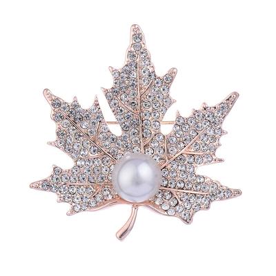 China Fabric Decoration Party Wedding Fashion Pearl Maple Leaf Brooches Pin With Jewelry for sale