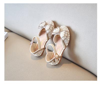 China Anti-odor summer pearl princess crystal sandals, breathable non-slip shoes, comfortable flat leather sandals wholesale for sale