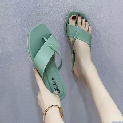 China New Fashion Girls Summer Lightweight Beach Shoes, Flat Flip Flops, Outdoor Leisure Slippers for sale