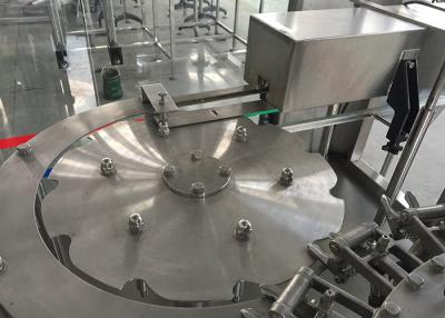 China do tampão quente da plataforma do dobro da máquina de enchimento da garrafa 500ml de vidro equipamento tampando 5000-700BPH à venda