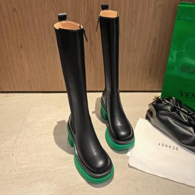 China 2021 Light Weight Fashion Trend Platform Thick Sole Calf Gothic Boots Mid for sale