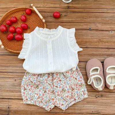 China Central Statistical Institute of Europe and America 2022 Summer Infant Small Fresh Fly Sleeve Open Button Top + Small Broken Flower Shorts 2 Piece Set For The female suit for sale