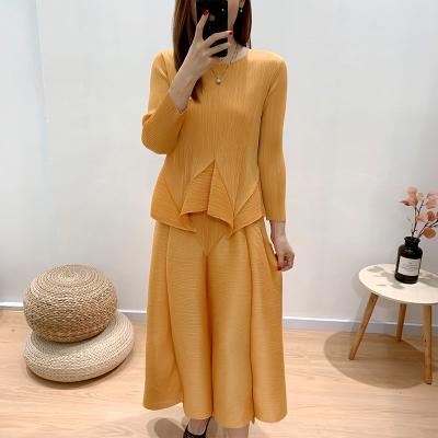 China Wild temperament anti-pilling casual women's sets 2021 new fashion anti-pilling boutique spring collar T-shirts round skirts solid color wholesale for sale