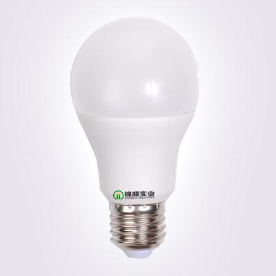 China Birnen-Licht 9W 25000hrs CER RoHS A60 E27 LED kühles Tageslicht zu verkaufen