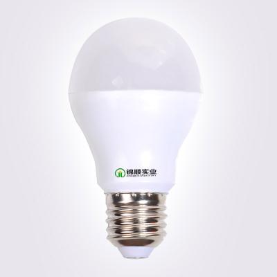 China Luces de bulbo de A55 7W LED, bombillas caseras llevadas globales para la oficina en venta