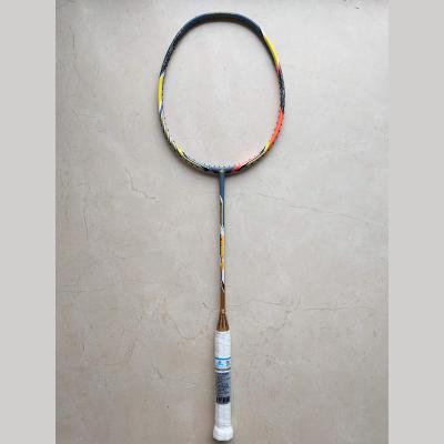 China Durable type 4u badminton rackets 35 lbs tension graphite-fiber 84g badminton racket without strings for sale