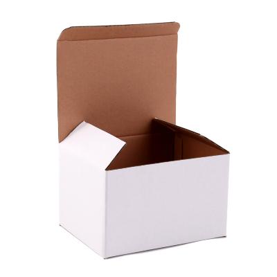 China Recyclable White Recyclable Paper Custom Mailing Ads Printing Fashion Gift Box Packaging for sale