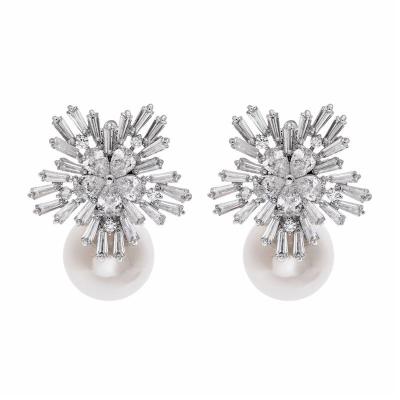 China ES032 Trendy Fashion Snowflake Shaped White Pearl Earrings 925 Silver Studs Earrings Jewelry For Women for sale