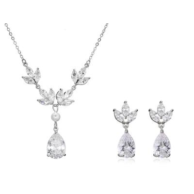 China FASHIONABLE latest dangle crystal waterdrop necklace dangle earrings jewelry set small jewelry 2021 bridal wedding for sale