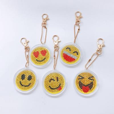 China 5pcs/set 5D Diamond Art Keychain Decoration Opens Diamond Ornaments Set Handwork Smile Face Key Chain Diamond Embroidery Bag keychainornaments for sale