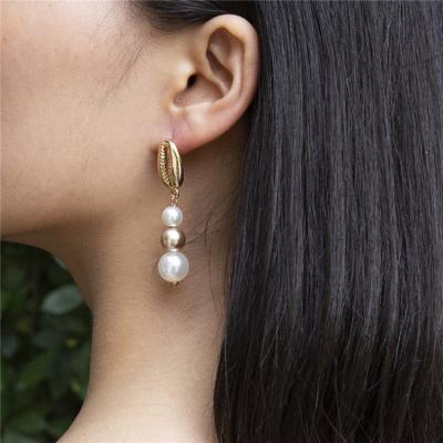 China FASHIONABLE Temperament Simple Ocean Style Pearl Scallop In Shell Geometric Earrings Women Creative Heart Shaped Earrings for sale