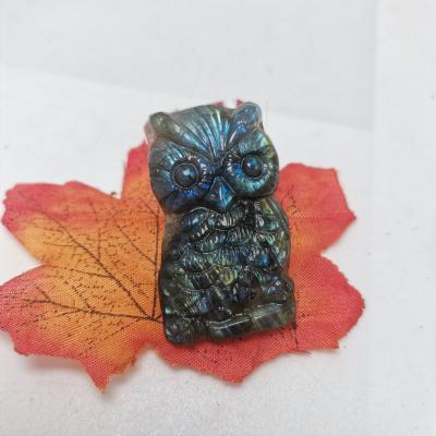 China Labradorite Hand-carved Stone Europe Labradorite Owl Moon Stone Wholesale Natural Reiki Healing for fengshui home decoration for sale