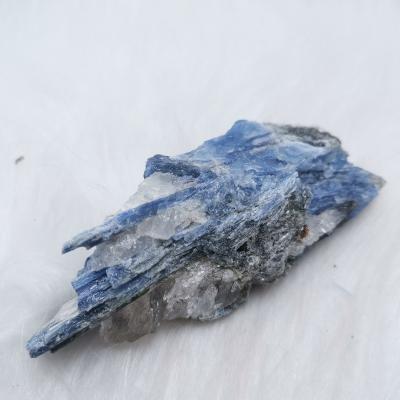 China China Wholesale Raw 100% Natural Kyanite Crystal Therapy Stone For Gift Or Healing for sale