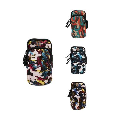 China Waterproof Custom Cycling Arm Riser Portable Bag With Earphone Hole Camouflage Printing Portable Waterproof Wrist Bags For Men for sale