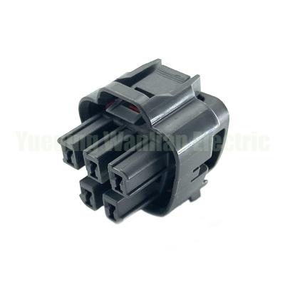 China 5 Pin MG641521-4 Auto Gasoline Oil Pump Assembly Plug Female Waterproof Connector for sale