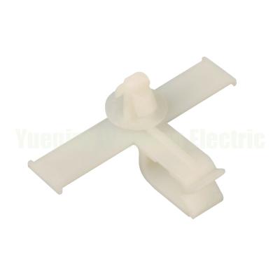 China 82711-1A640 White Automotive Wire Clips Plastic Hanging Buckle Car Wire Clips for sale