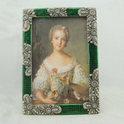 China Classic Antique Brass Green Jeweled Floral Rectangle Form Picture Photo Zinc Alloy Table Frame For 4x6 Inch Paper for sale