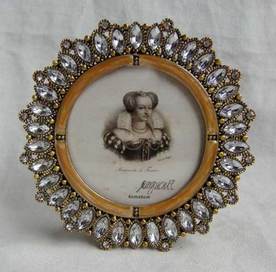 China Antique Metal Gold Round Metal Photo Frame With Clear Acrylic Gems for sale