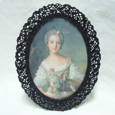 China Decorative Antique Black Oval Lace Design Picture Frame Metal Alloy Picture Frame 5x7 Inch Home Tabletop for sale