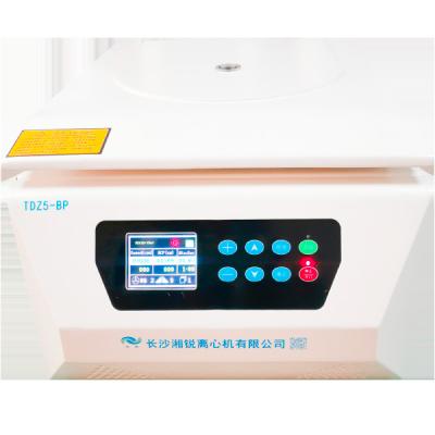 China TDZ5-BP Medische centrifugeermachine 5500 r/min Maximale snelheid 35 kg Nettogewicht Te koop