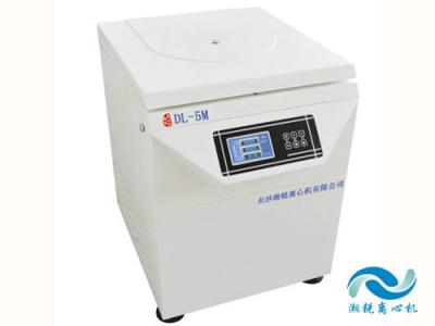 China DL-5M Grote capaciteit vloerstaande gekoelde centrifuge 5500 r/min Te koop